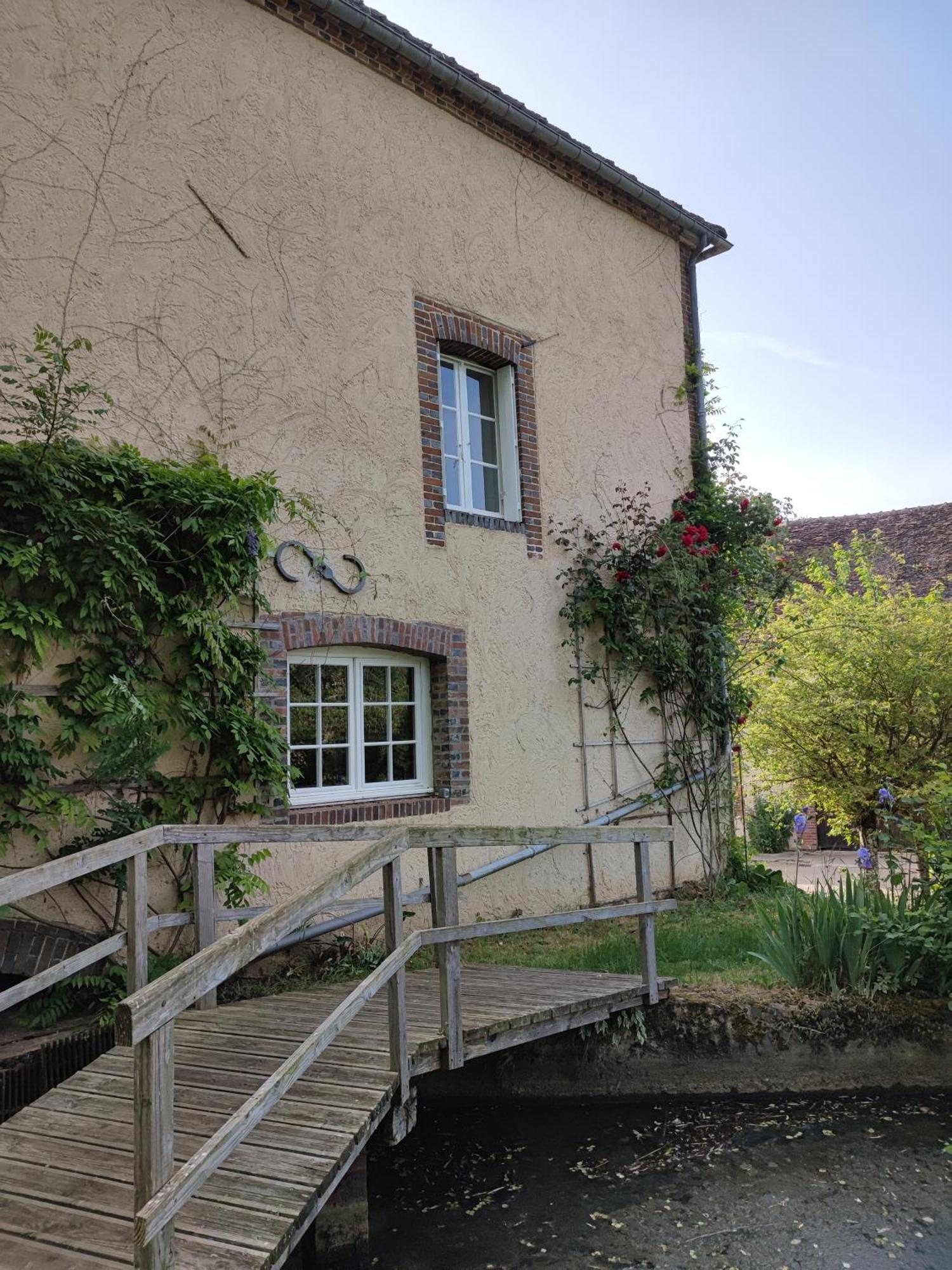 Le Moulin Grenon Bed & Breakfast Mézilles Exterior photo