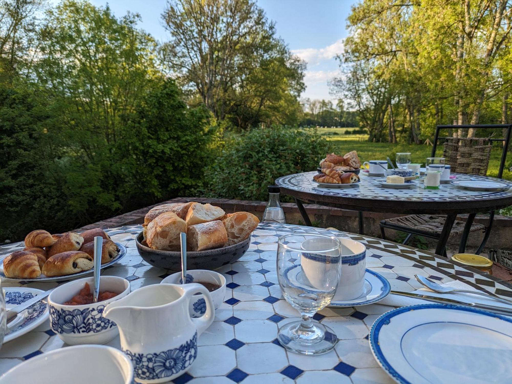 Le Moulin Grenon Bed & Breakfast Mézilles Exterior photo